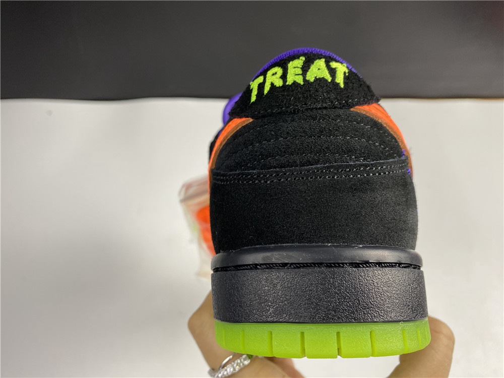 Nike SB Dunk Low Night of Mischief BQ6817-006